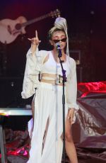 QUIN Performs at Dell Music Center in Philadelphia 07/22/2018