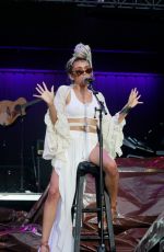 QUIN Performs at Dell Music Center in Philadelphia 07/22/2018