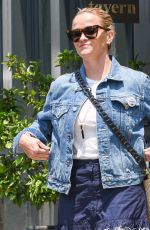 REESE WITHERSPOON at Tavern Restaurant in Brentwood 07/28/2018