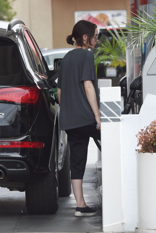 ROONEY MARA at a Gas Station in Sherman Oaks 07/10/2018
