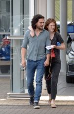 ROSE LESLIE and Kit Harington Shopping for Cat in London 07/11/2018