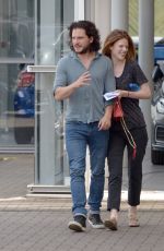 ROSE LESLIE and Kit Harington Shopping for Cat in London 07/11/2018