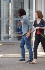 ROSE LESLIE and Kit Harington Shopping for Cat in London 07/11/2018