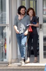 ROSE LESLIE and Kit Harington Shopping for Cat in London 07/11/2018