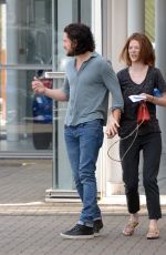 ROSE LESLIE and Kit Harington Shopping for Cat in London 07/11/2018