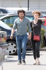 ROSE LESLIE and Kit Harington Shopping for Cat in London 07/11/2018