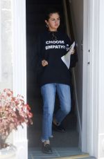 SELENA GOMEZ Leaves Doctor