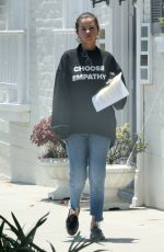 SELENA GOMEZ Leaves Doctor