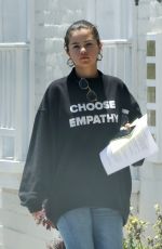 SELENA GOMEZ Leaves Doctor