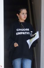 SELENA GOMEZ Leaves Doctor