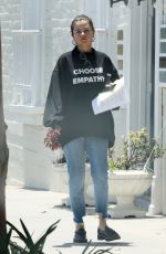 SELENA GOMEZ Leaves Doctor