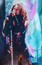 SHAKIRA Performs at El Dorado World Tour in Instanbul 07/11/2018