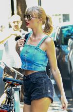 TAYLOR SWIFT Arrives at Doctor Office in New York 07/18/2018