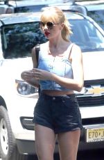 TAYLOR SWIFT Arrives at Doctor Office in New York 07/18/2018
