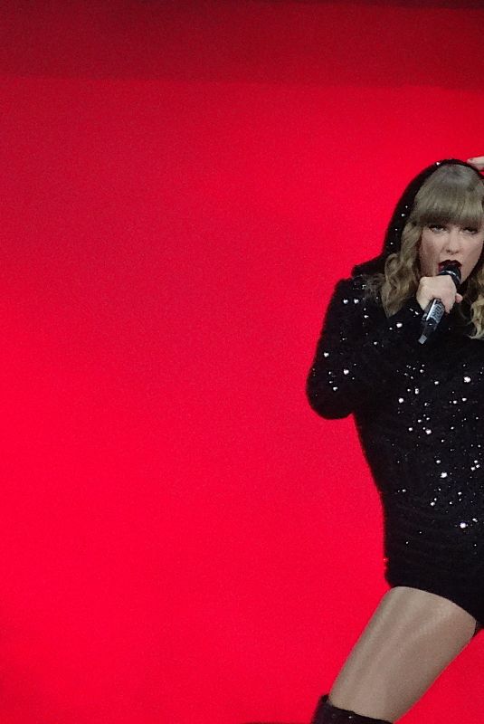 TAYLOR SWIFT Performs at Her Reputation Stadium Tour at Met Life Stadium in Rutherford 07/20/2018