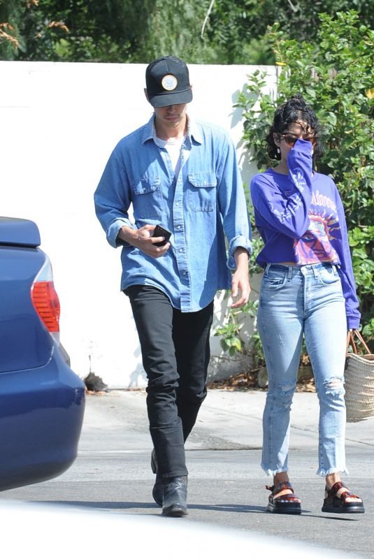 VANESSA HUDGENS and Austin Butler Out for Breakfast in Burbank 07/19/2018