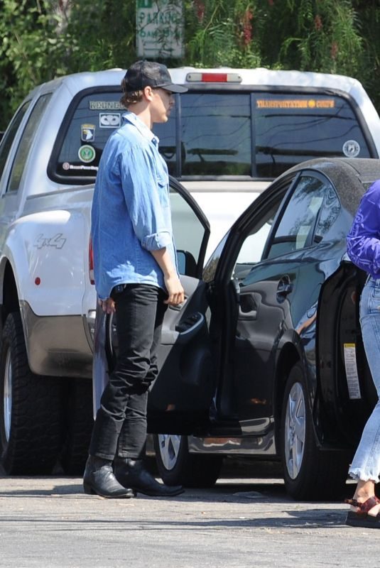 VANESSA HUDGENS and Austin Butler Out for Breakfast in Los Angeles 07/19/2018