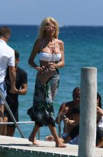 VICTORIA SILVSTEDT Arrivies at Club 55 in St. Tropez 07/24/2018