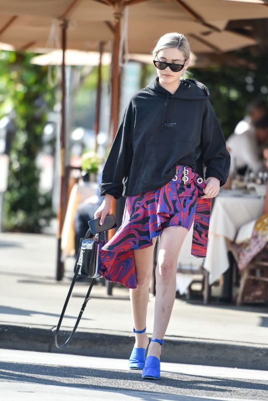 AMANDA STEELE Out and About in Los Angeles 08/15/2018