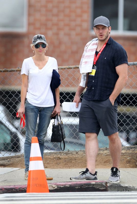 ANNA FARIS Out and About in Los Angeles 08/28/2018