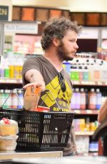 ANNA KENDRICK Shopping for Groceries in Los Angeles 08/14/2015