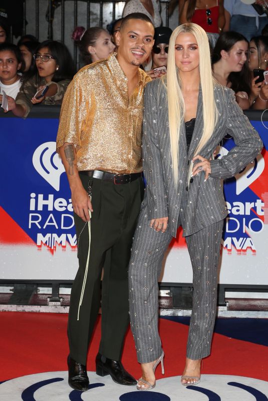 ASHLEE SIMPSON at 2018 Iheartradio Muchmusic Video Awards in Toronto 08/26/2018