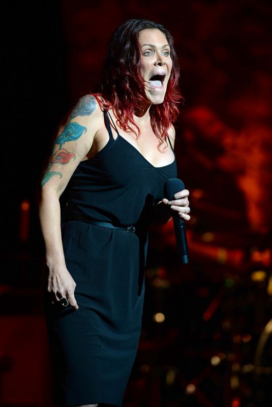 BETH HART Performs at Broward Center in Fort Lauderdale 08/11/2018