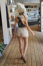 BLANCA BLANCO Shopping in Malibu 08/13/2018