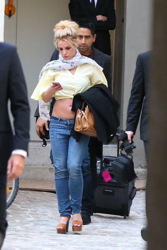 BRITNEY SPEARS Leaves Her Hotel in Paris 08/28/2018