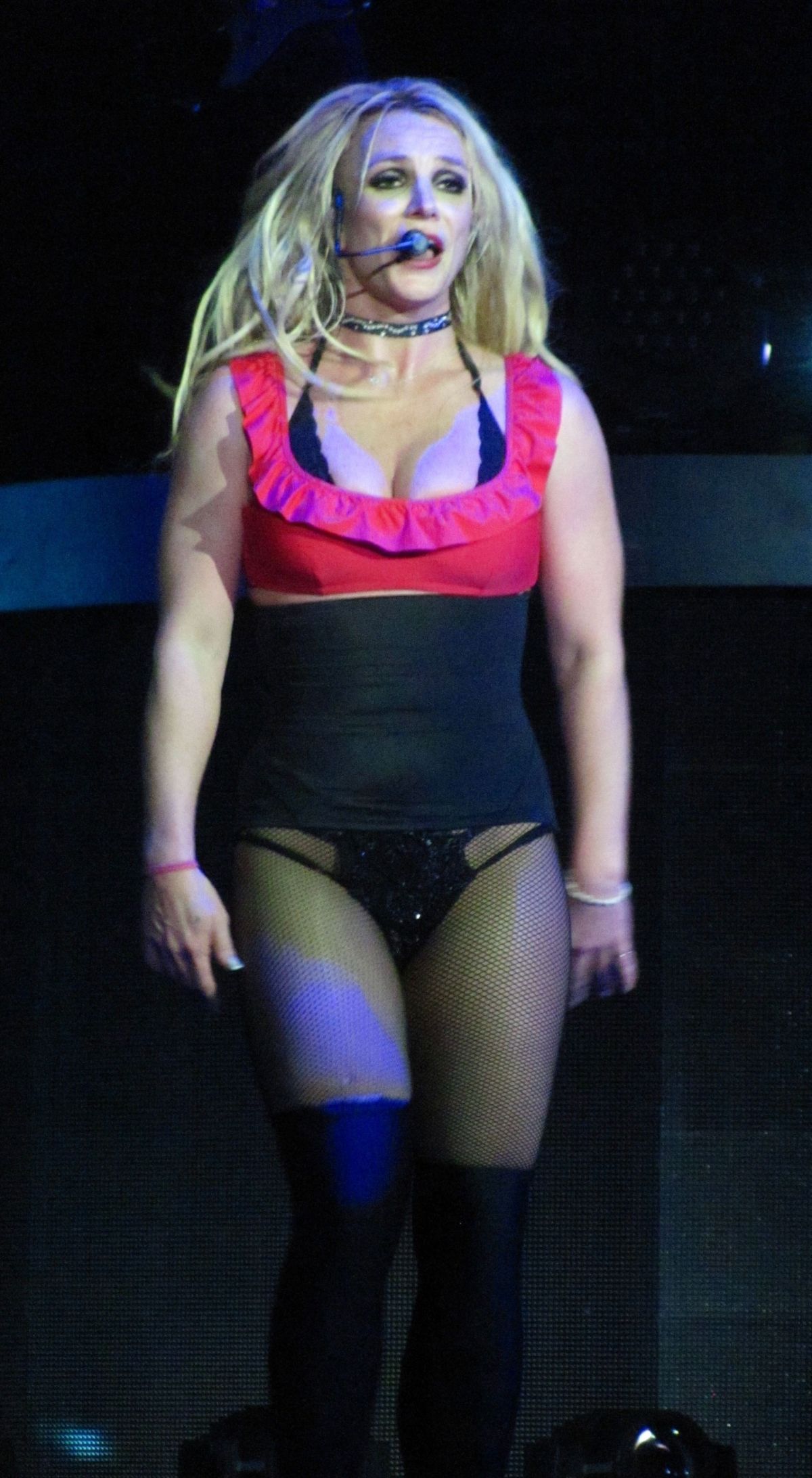 britney-spears-performs-at-piece-of-me-w
