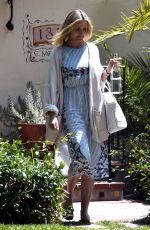 CAMERON DIAZ Sgopping at Whole Foods in Glendale 08/25/2018