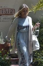 CAMERON DIAZ Sgopping at Whole Foods in Glendale 08/25/2018