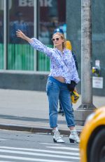 DIANE KRUGER Hailing a Taxi in New York 08/14/2018