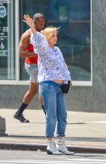 DIANE KRUGER Hailing a Taxi in New York 08/14/2018