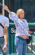 DIANE KRUGER Hailing a Taxi in New York 08/14/2018