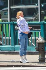 DIANE KRUGER Hailing a Taxi in New York 08/14/2018