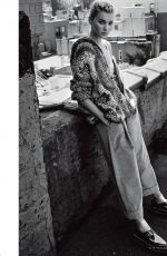 ELSA HOSK in Elle Magazine, Italy Septmeber 2018