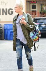 GWEN STEFANI Laves Nail Salon in Los Angeles 08/24/2018
