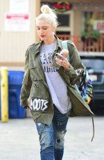GWEN STEFANI Laves Nail Salon in Los Angeles 08/24/2018