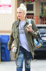 GWEN STEFANI Laves Nail Salon in Los Angeles 08/24/2018