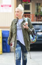 GWEN STEFANI Laves Nail Salon in Los Angeles 08/24/2018