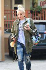 GWEN STEFANI Laves Nail Salon in Los Angeles 08/24/2018