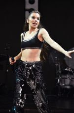 HAILEE STEINFELD Performs at 2018 Honda Civic Tour at Shoreline Smphitheatre 08/17/2018