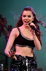 HAILEE STEINFELD Performs at 2018 Honda Civic Tour at Shoreline Smphitheatre 08/17/2018
