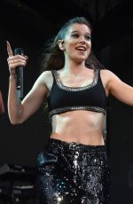HAILEE STEINFELD Performs at 2018 Honda Civic Tour at Shoreline Smphitheatre 08/17/2018