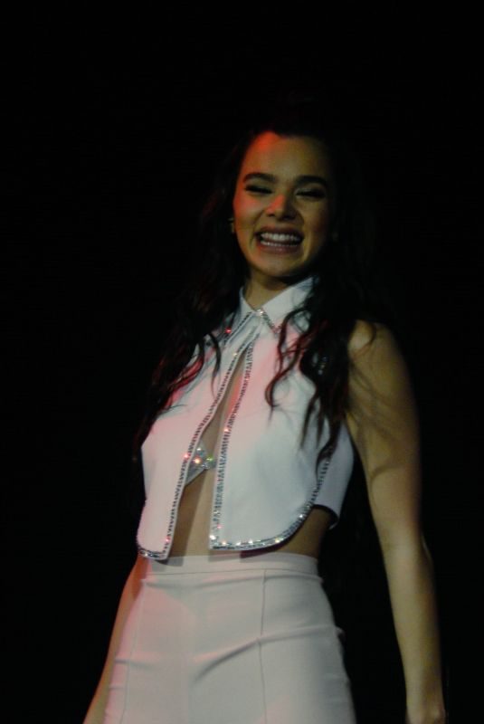 HAILEE STEINFELD Performs at The Voicenotes Tour in Woodlands 08/24/2018