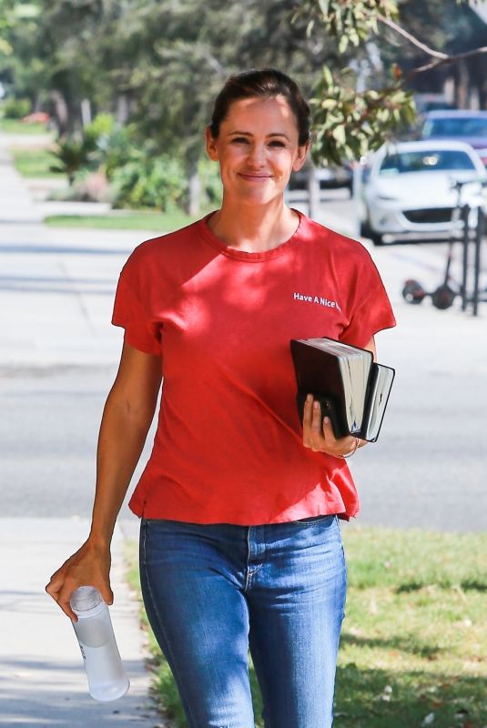 JENNIFER GARNER in Jeans Out in Brentwood 08/20/2018