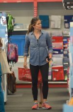 JENNIFER GARNER Shopping for School Supplies in Los Angeles 08/27/2018