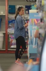JENNIFER GARNER Shopping for School Supplies in Los Angeles 08/27/2018
