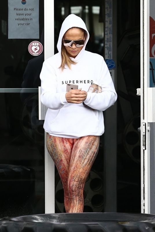 JENNIFER LOPEZ Leaves a Gym in Miami 08/25/2018